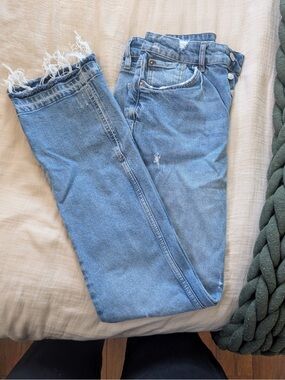 We The Free Light Blue Cropped Frayed-Hem Jeans